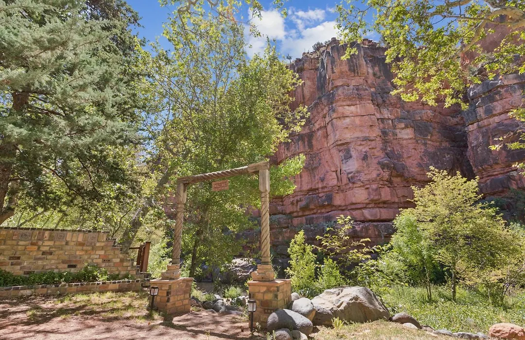 The Joy Sedona - Bed & Breakfast And Luxury Creekside Cabins-1
